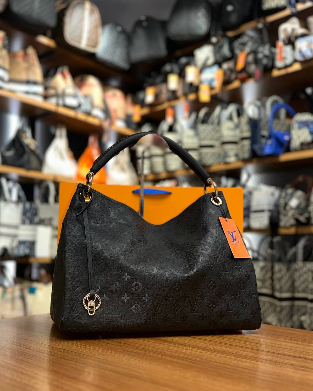 LVS - Artsy ( Black )