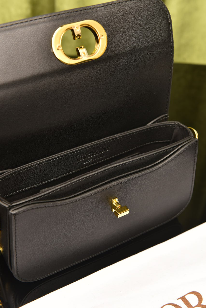 DI0r -  30 Montaigne Avenue