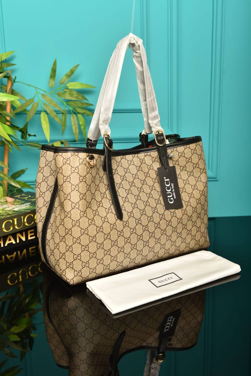 GG -  Emblem Medium Tote Bag