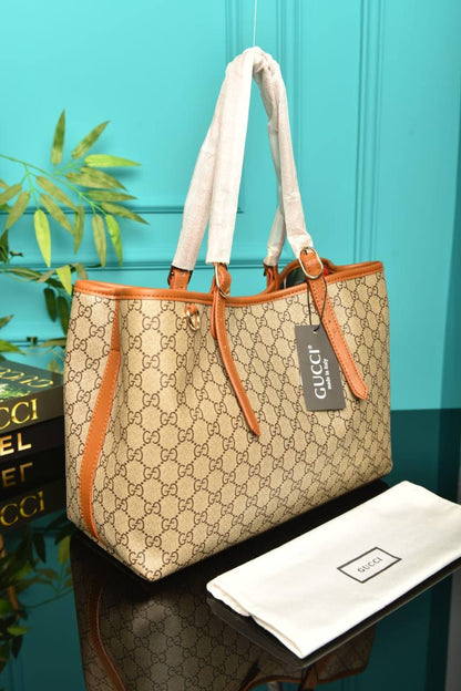 GG -  Emblem Medium Tote Bag