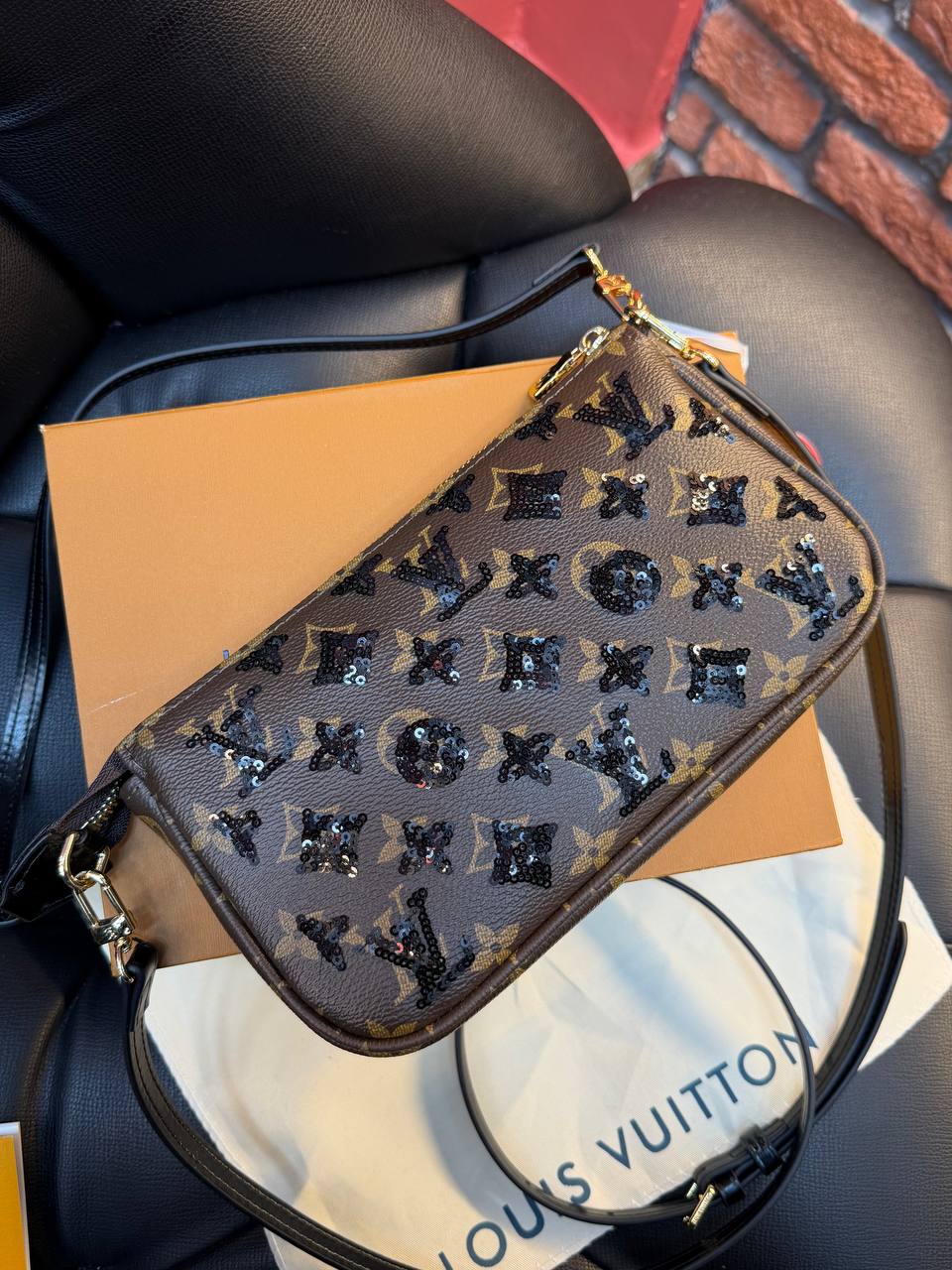 Pochette Accessoires - (Video)